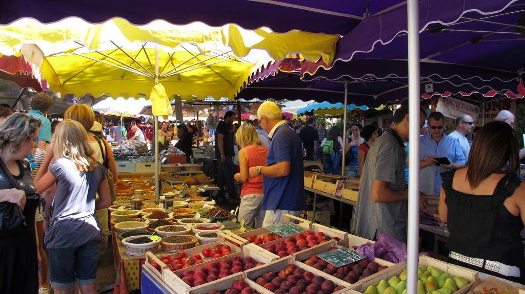 How to Market Fashion Brands on Social Media Effectively